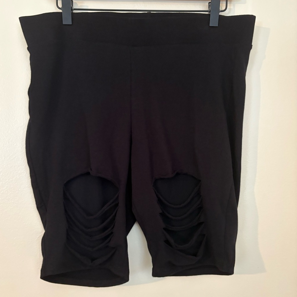 Torrid Black Shredded Front Bike Shorts, Size 2